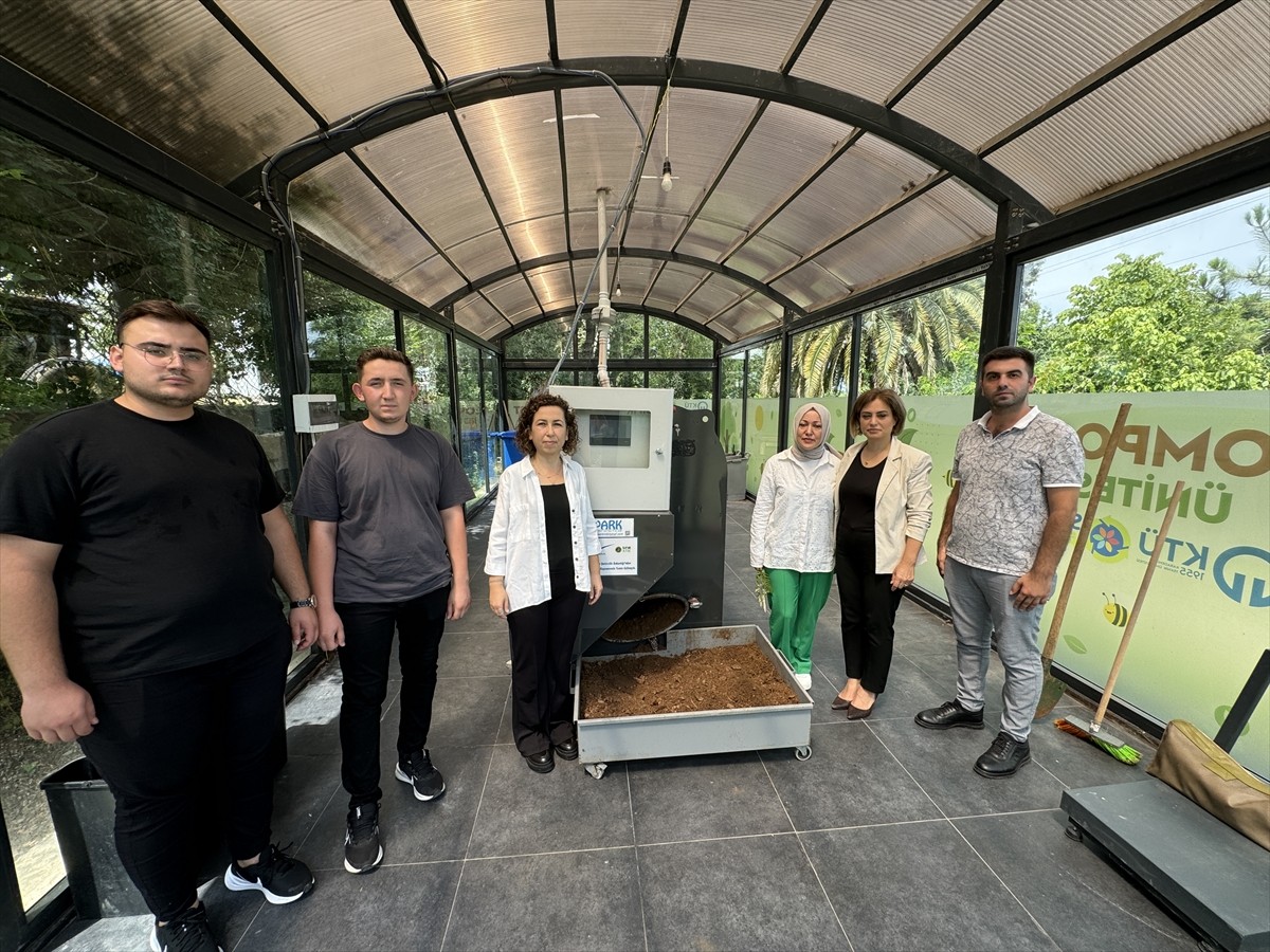 Trabzon'da Karadeniz Teknik Üniversitesi (KTÜ) kampüsündeki üç yemekhaneden toplanan atıklar, geri...