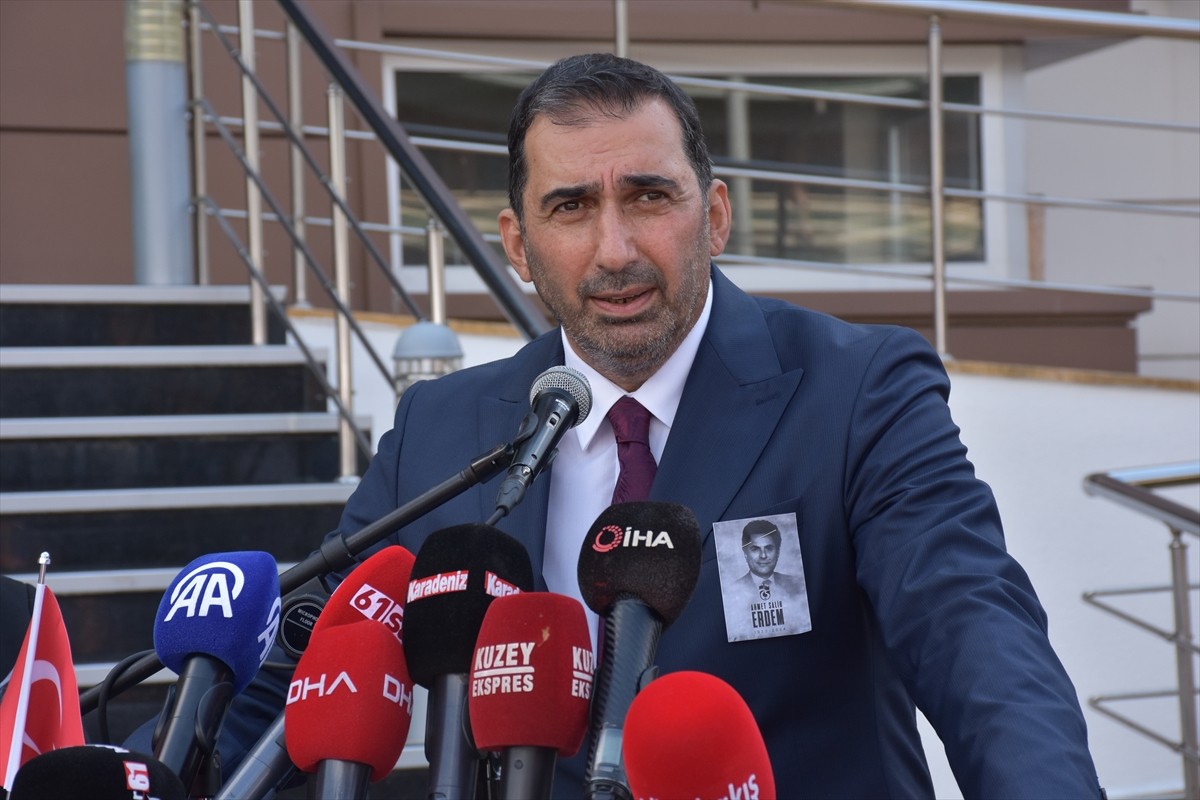 Trabzonspor Kulübünün 91 yaşında hayatını dün kaybeden kurucu üyelerinden ve eski başkanlarından...