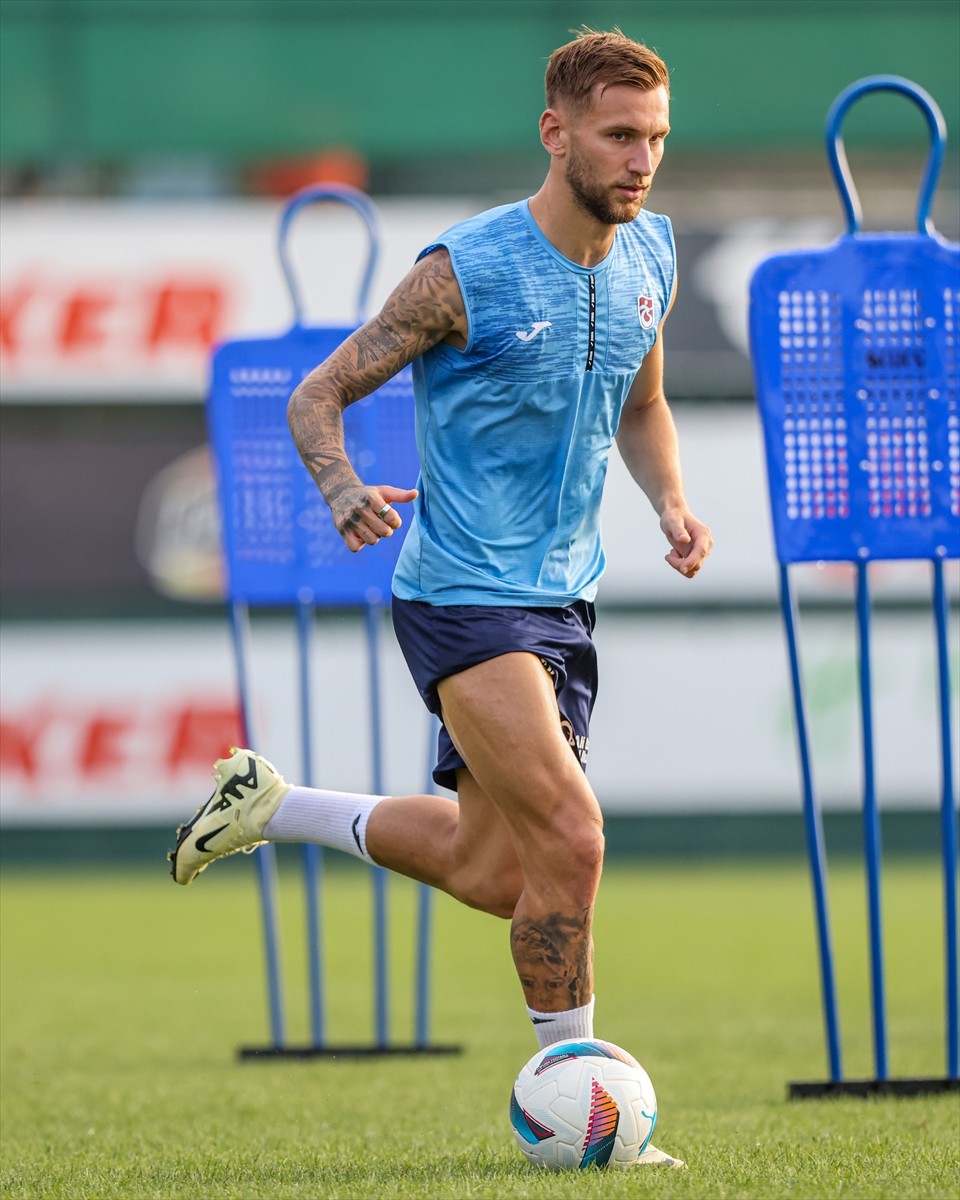 Trabzonspor, UEFA Avrupa Ligi 3. ön eleme turunda sahasında Avusturya'nın Rapid Wien takımı ile...