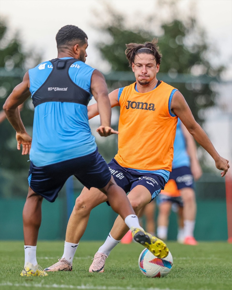 Trabzonspor, UEFA Avrupa Ligi 3. ön eleme turunda sahasında Avusturya'nın Rapid Wien takımı ile...