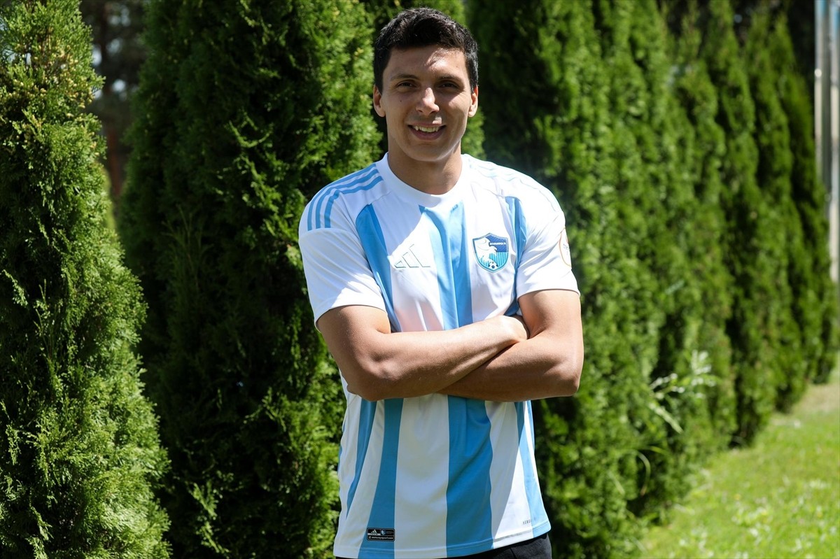 Trendyol 1. Lig ekiplerinden Erzurumspor FK, 4 futbolcuyu transfer ettiğini açıkladı. Mavi-beyazlı...