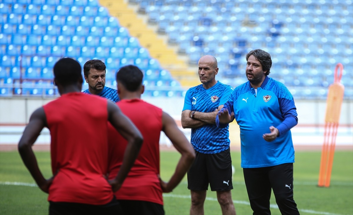 Trendyol Süper Lig ekiplerinden Atakaş Hatayspor'un teknik direktörü Özhan Pulat, AA muhabirine...