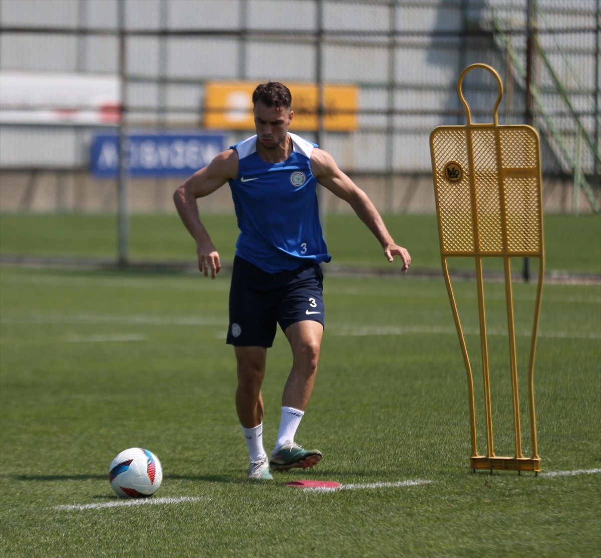 Trendyol Süper Lig ekiplerinden  Çaykur Rizespor'un kalecisi Gökhan Akkan, Mehmet Cengiz...