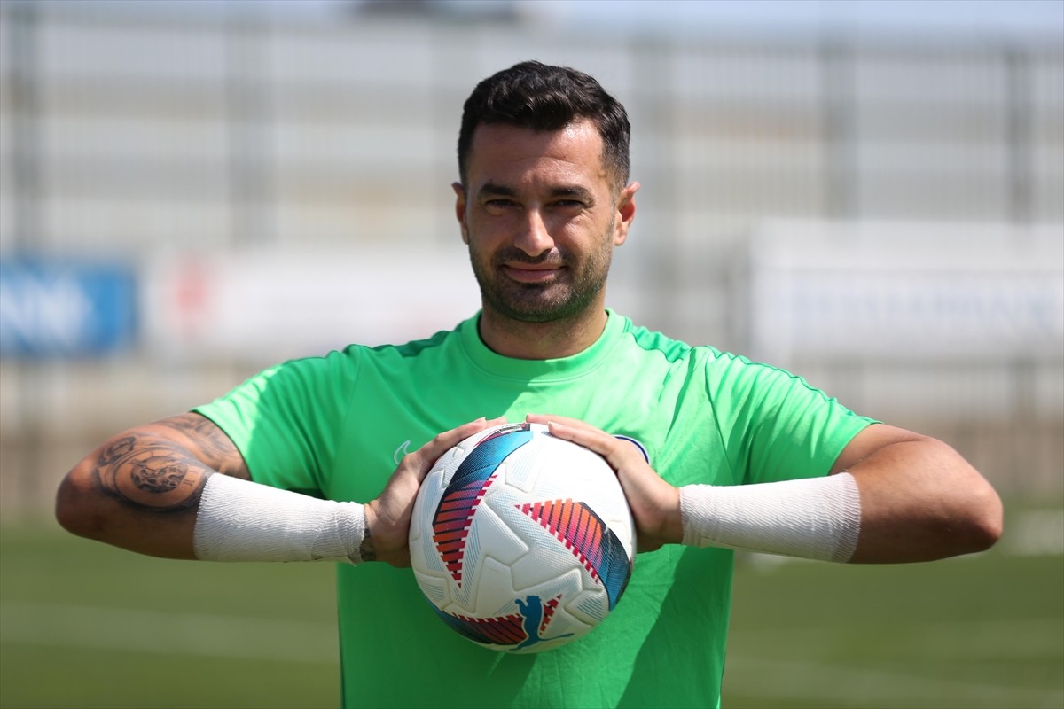 Trendyol Süper Lig ekiplerinden  Çaykur Rizespor'un kalecisi Gökhan Akkan, Mehmet Cengiz...