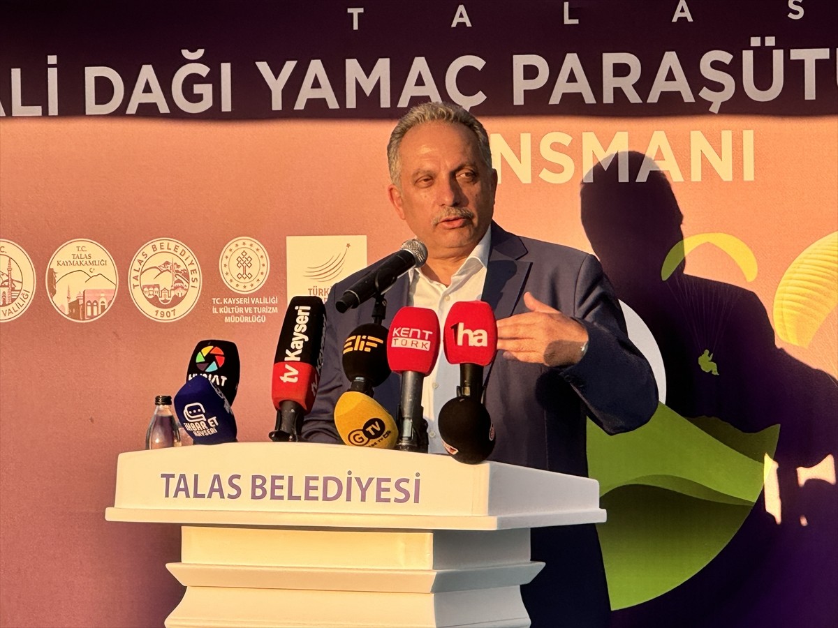 Türkiye'nin önemli hava sporları merkezlerinden Kayseri'nin Talas ilçesinde, resmi iniş alanı...