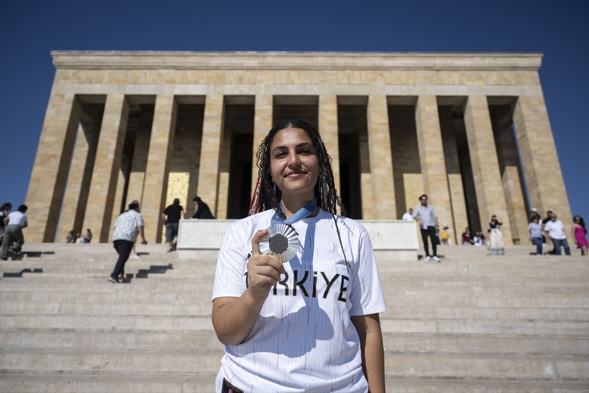 Türkiye Atıcılık Federasyonu Başkanı Gürsel Çolakoğlu ve Paris 2024 Olimpiyat Oyunları'nda...