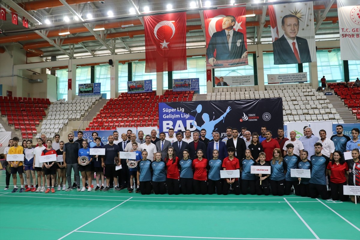 Türkiye Badminton Süper Lig ve Gelişim Ligi 4. etap müsabakaları Erzincan'da başladı.  Türkiye...