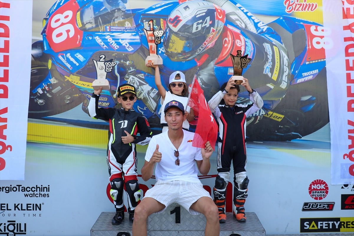 Türkiye Motosiklet Federasyonunca (TMF) Uşak'ta düzenlenen Türkiye Süpermoto Şampiyonası'nın...