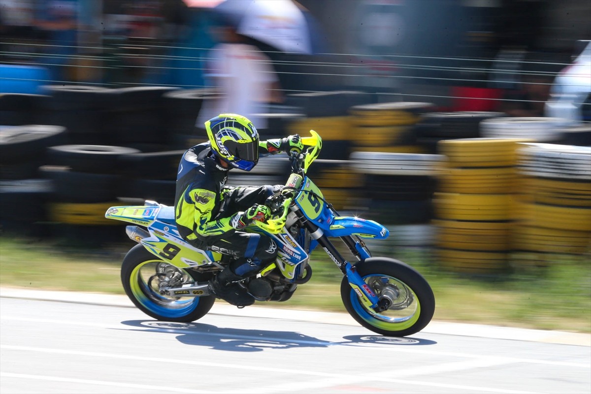 Türkiye Motosiklet Federasyonunca (TMF) Uşak'ta düzenlenen Türkiye Süpermoto Şampiyonası'nın...