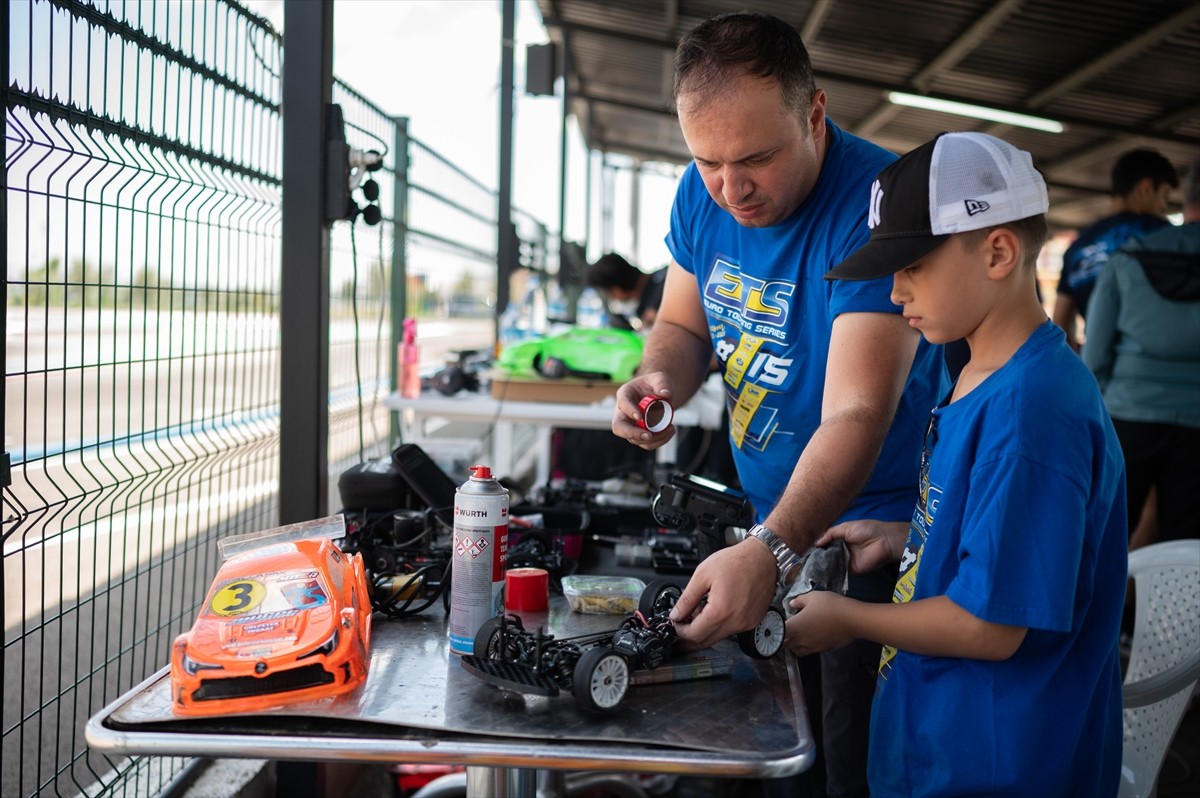 Türkiye Onroad Şampiyonasının (TORC) üçüncü etabı Afyonkarahisar'da gerçekleştirildi. Yaklaşık 40...