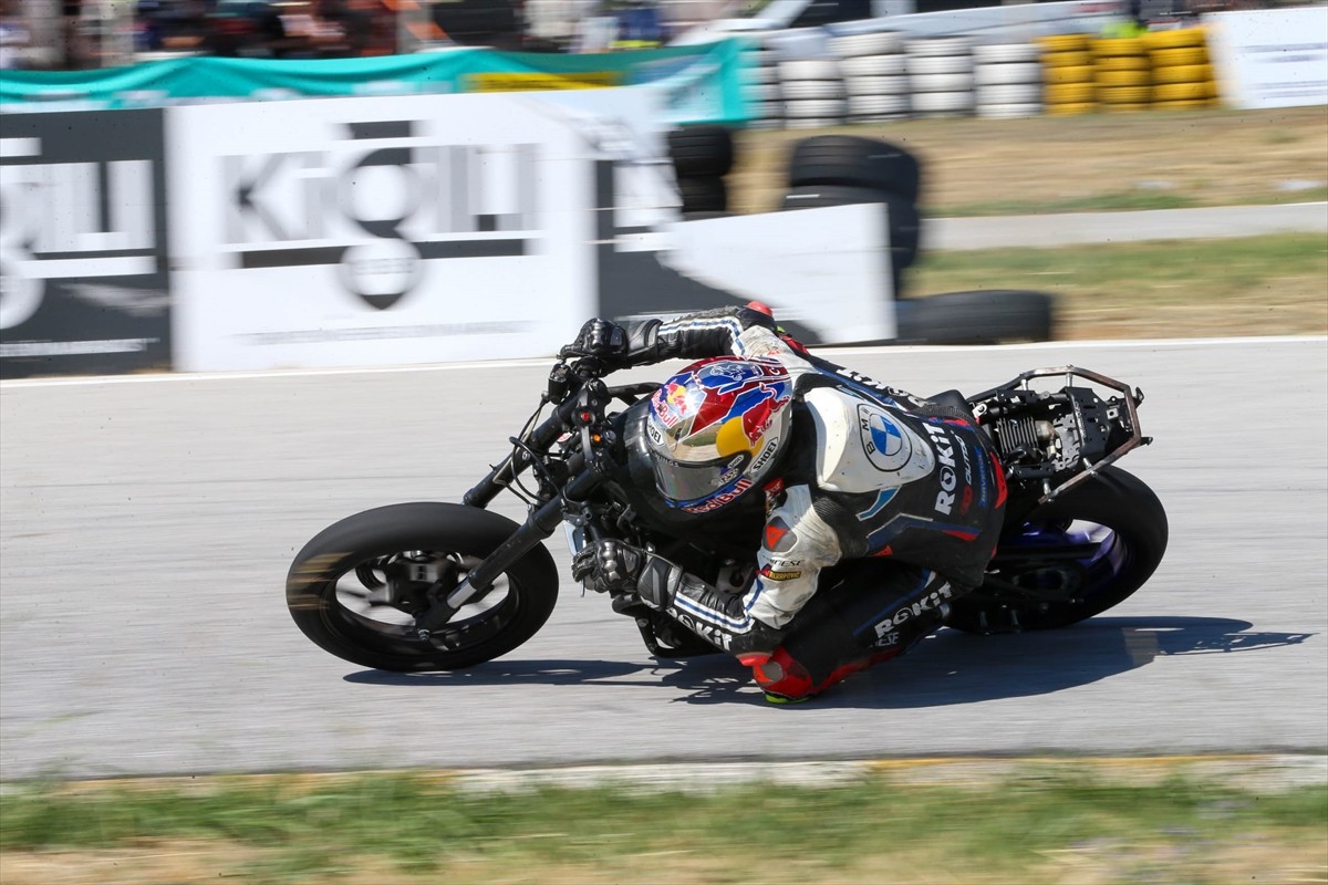 Türkiye Süpermoto Şampiyonası üçüncü ve dördüncü ayak yarışları Uşak'ta yapıldı. Türkiye...