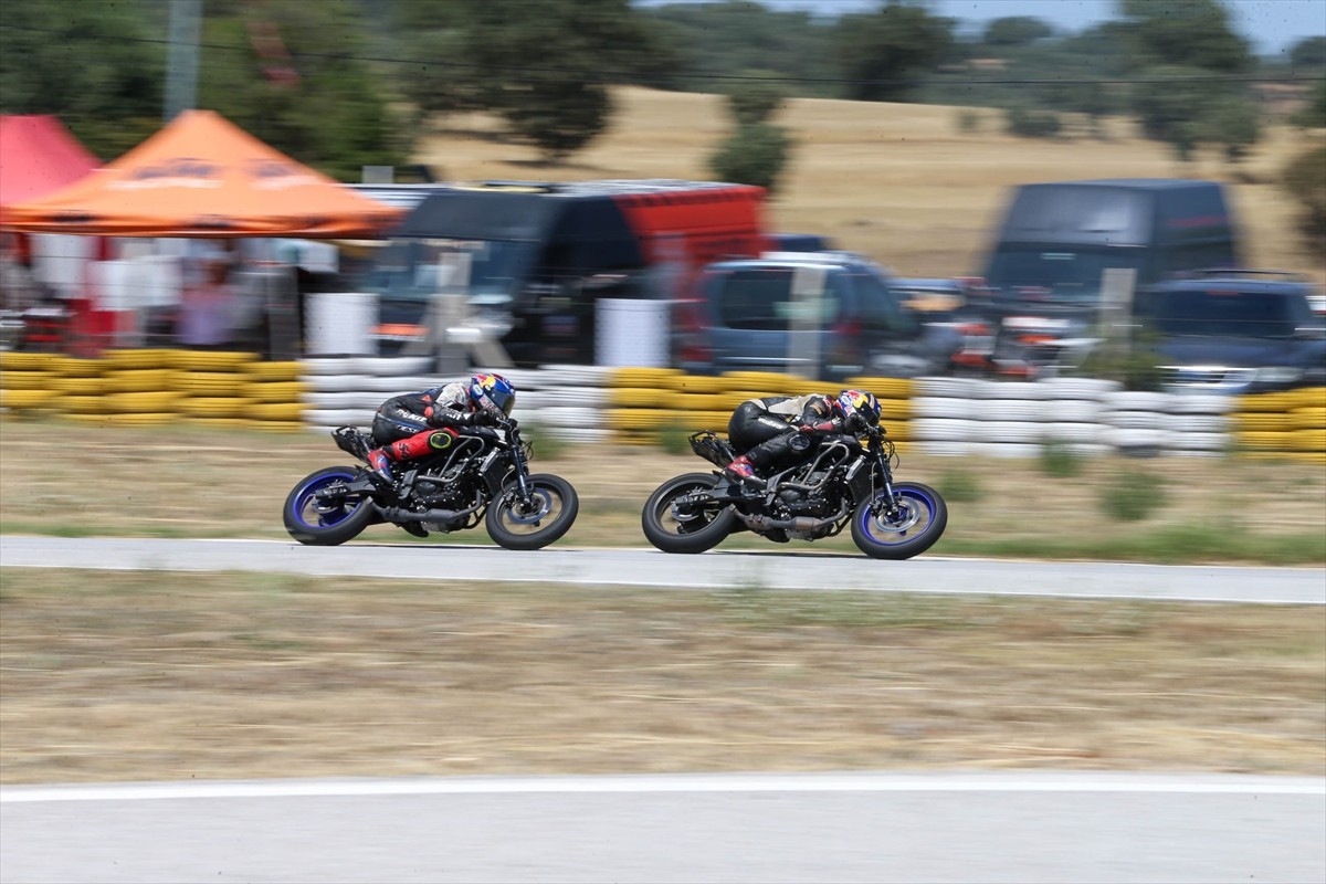 Türkiye Süpermoto Şampiyonası üçüncü ve dördüncü ayak yarışları Uşak'ta yapıldı. Türkiye...