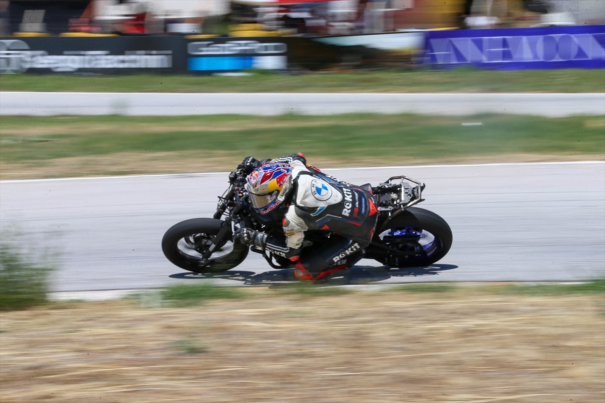 Türkiye Süpermoto Şampiyonası üçüncü ve dördüncü ayak yarışları Uşak'ta yapıldı. Türkiye...