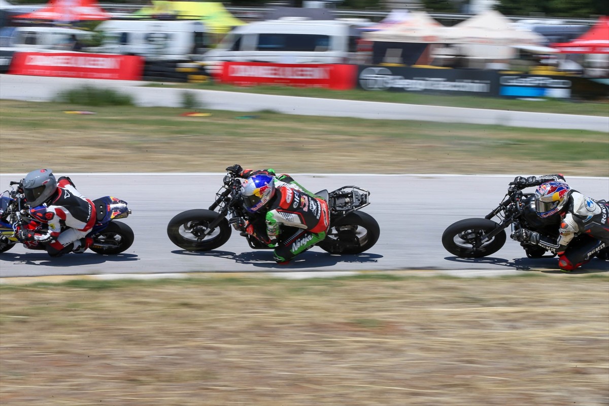 Türkiye Süpermoto Şampiyonası üçüncü ve dördüncü ayak yarışları Uşak'ta yapıldı. Türkiye...