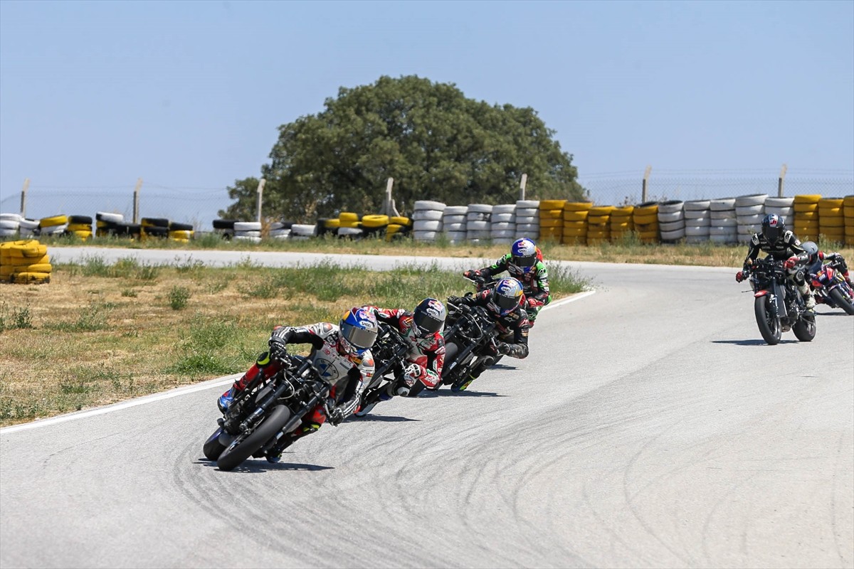 Türkiye Süpermoto Şampiyonası üçüncü ve dördüncü ayak yarışları Uşak'ta yapıldı. Türkiye...