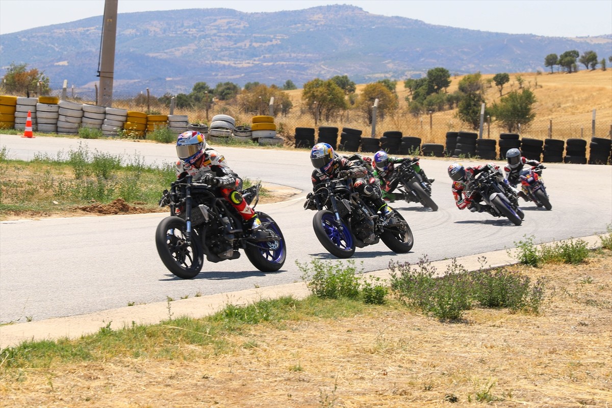 Türkiye Süpermoto Şampiyonası üçüncü ve dördüncü ayak yarışları Uşak'ta yapıldı. Türkiye...