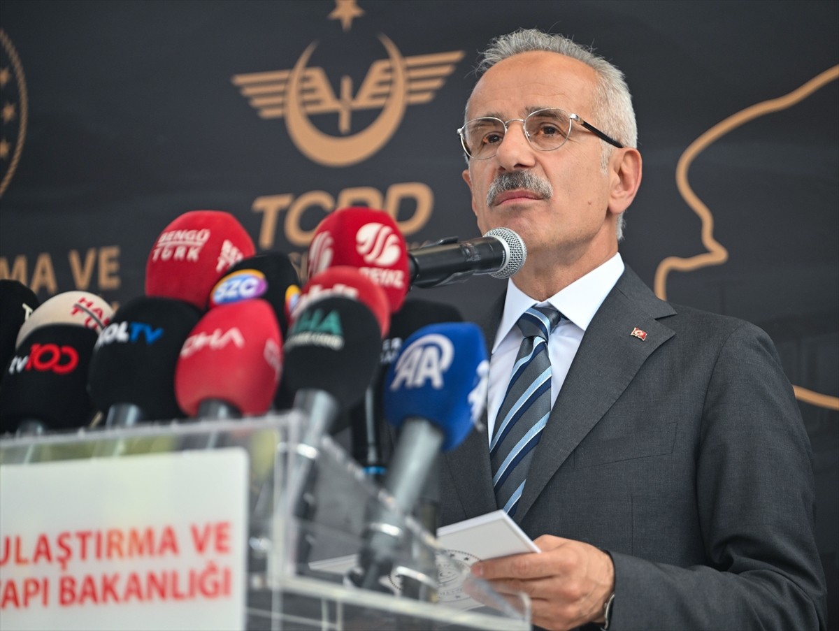 Ulaştırma ve Altyapı Bakanı Abdulkadir Uraloğlu, Ankara'daki "Turistik Tatvan Treni Uğurlama...