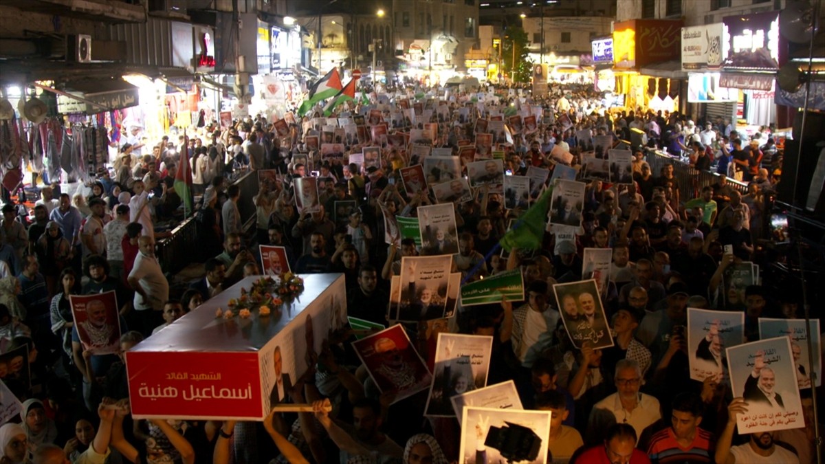 Ürdün'de binlerce kişi, İran'ın başkenti Tahran'da uğradığı suikastta yaşamını yitiren Hamas...