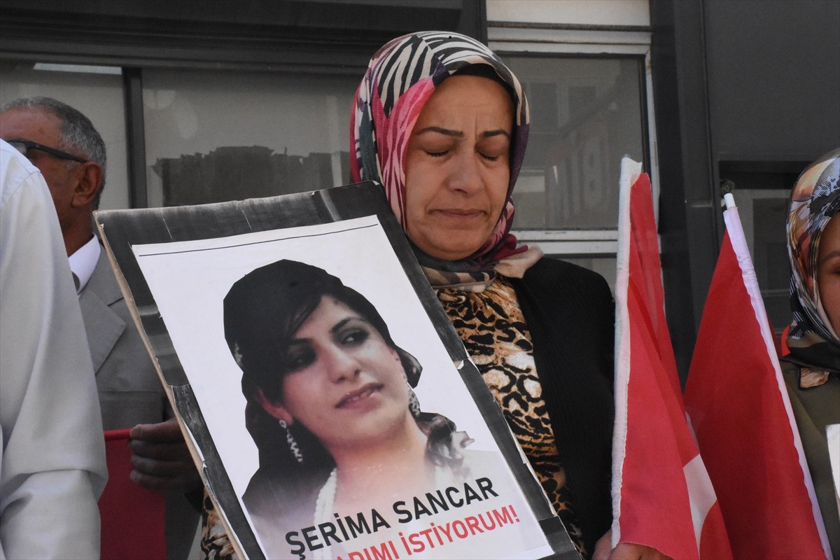 Van'da çocukları dağa kaçırılan aileler, Halkların Eşitlik ve Demokrasi Partisi (DEM Parti) İl...