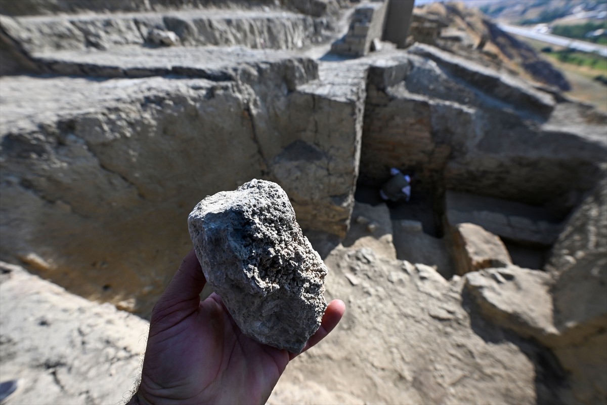 Van'ın Gürpınar ilçesinde, Urartu Kralı 2. Sarduri tarafından inşa edilen Çavuştepe Kalesi'nde...