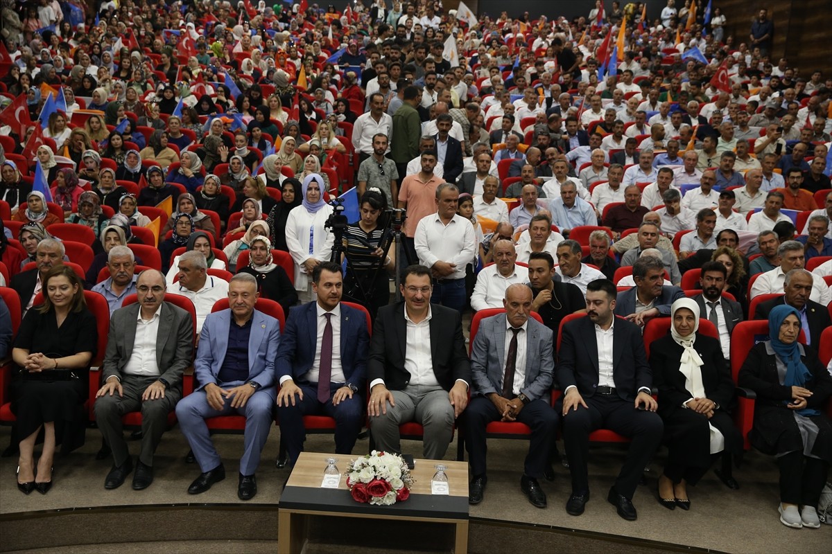 Van İl Başkanlığınca Edremit ilçesindeki Uygulama Oteli konferans salonunda Genişletilmiş İl...