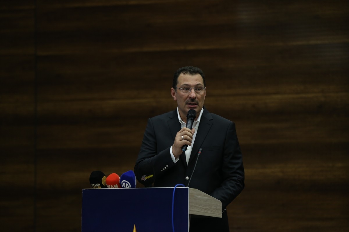 Van İl Başkanlığınca Edremit ilçesindeki Uygulama Oteli konferans salonunda Genişletilmiş İl...