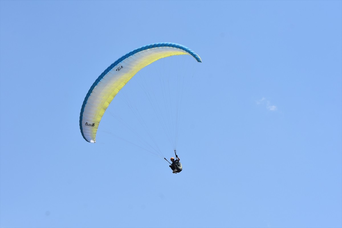 Van Valiliği, Gençlik ve Spor İl Müdürlüğü ile Türkiye Hava Sporları Federasyonunun iş birliğiyle...