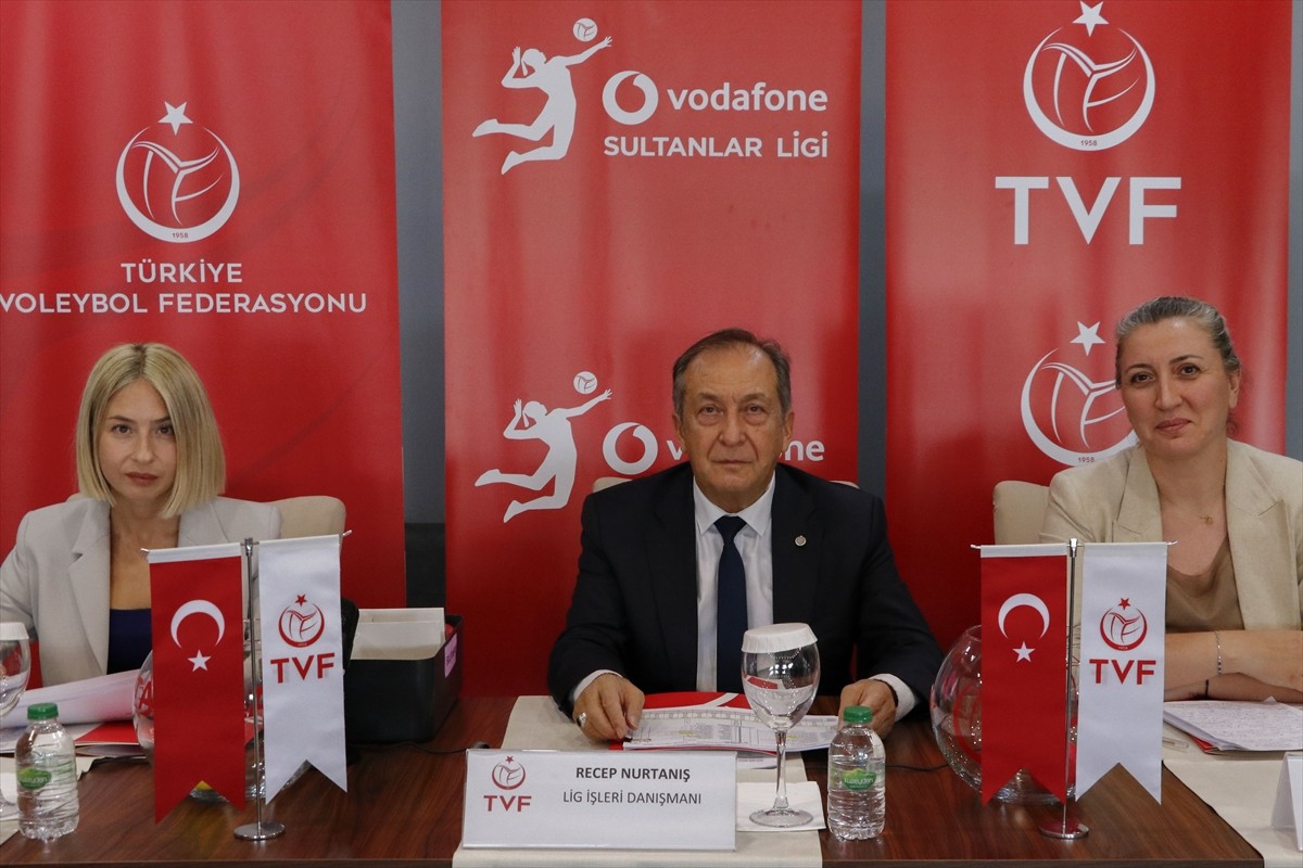 Voleybolda Vodafone Sultanlar Ligi ve Efeler Ligi 2024-25 sezonunun fikstürü belirlendi. Türkiye...