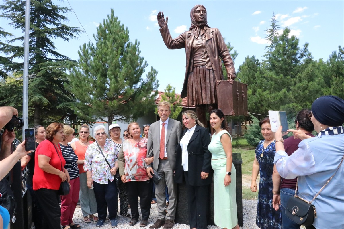 Yozgat'ın Sorgun ilçesine bağlı Bahadın beldesinde Türkiye'den Hollanda'ya çalışmaya giden...