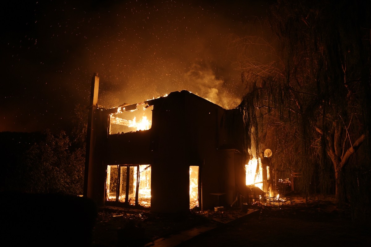 Yunanistan'ın başkenti Atina'nın doğusunda bulunan Varnava bölgesinde bugün öğleden sonra başlayan...