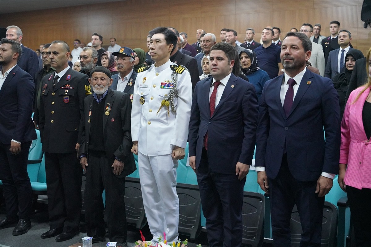 Güney Kore Savunma Ataşesi Kurmay Yarbay Sim Pyo Lee Yozgat’ın Sarıkaya ilçesinde Gaziler Günü...