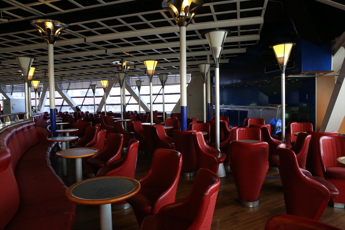 Hatay'da 6 Şubat 2023'teki depremlerin ardından İskenderun'da limana demirleyen ve eğitim öğretim...