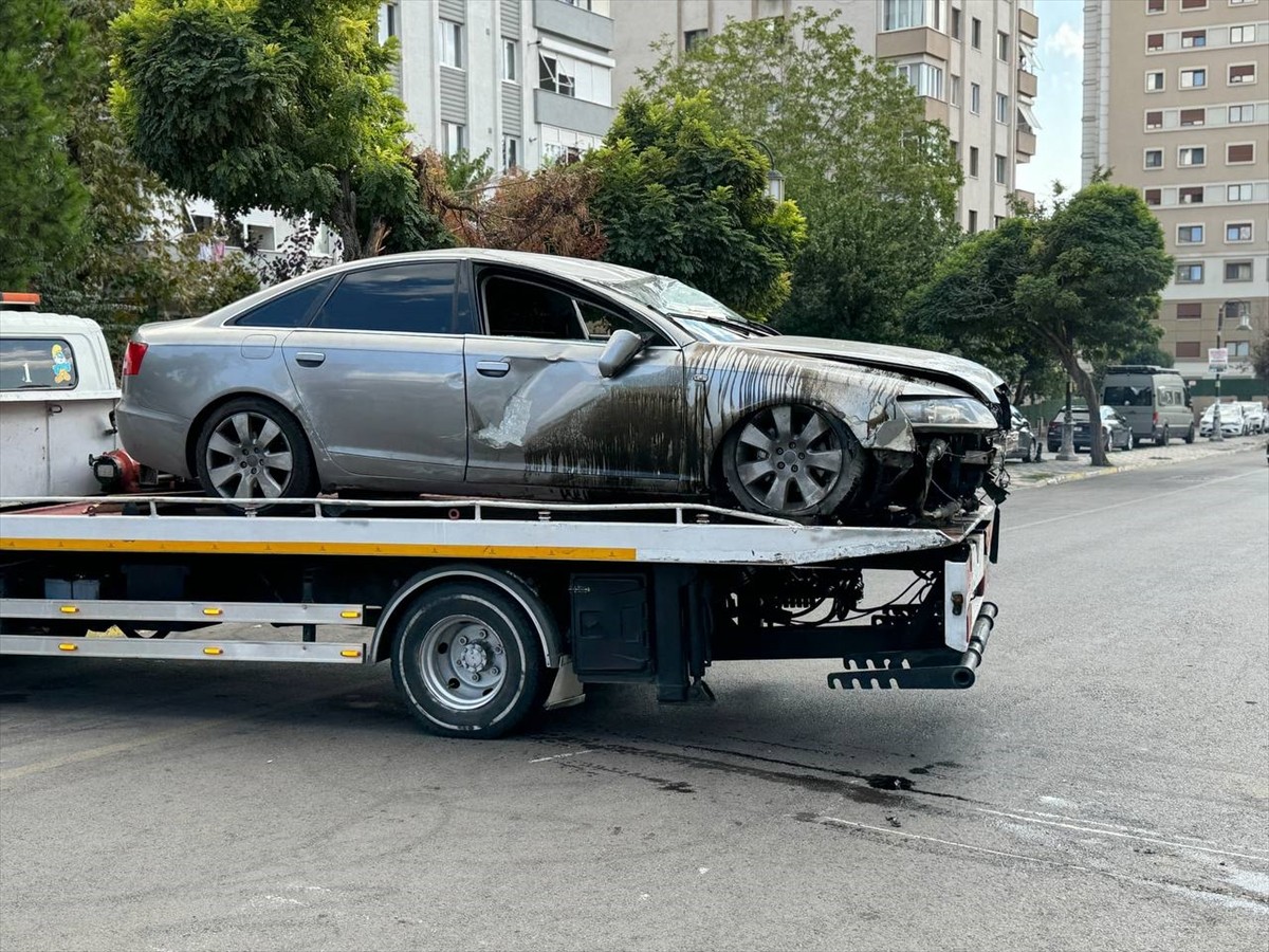 Maltepe'de aydınlatma direğine çarpan otomobilin sürücüsü yaralandı. B.N. idaresindeki 06 CCC 216...