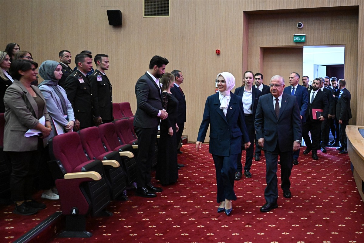 Milli Savunma Bakanı Yaşar Güler ile Aile ve Sosyal Hizmetler Bakanı Mahinur Özdemir Göktaş'ın...