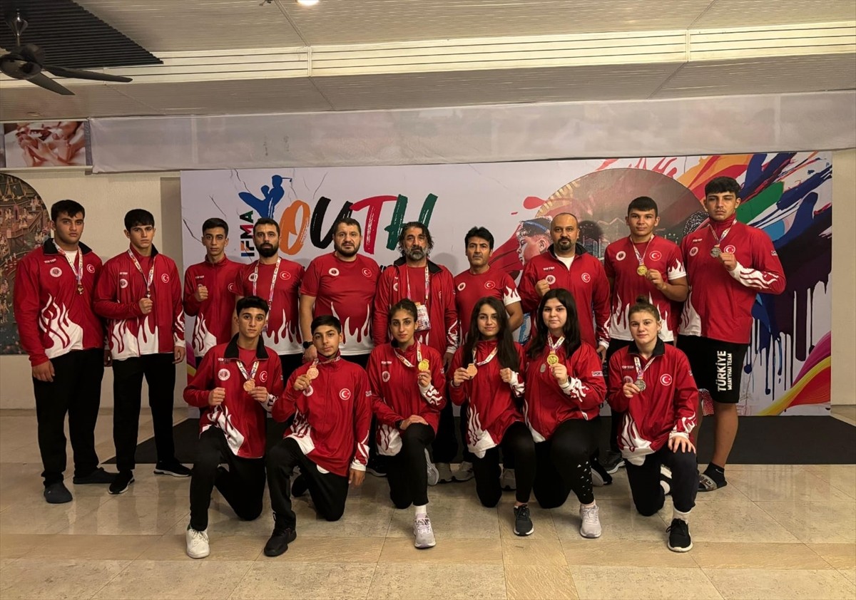Milli sporcular, Tayland'da düzenlenen Dünya Gençler Muaythai Şampiyonası'nda 12 madalya elde...