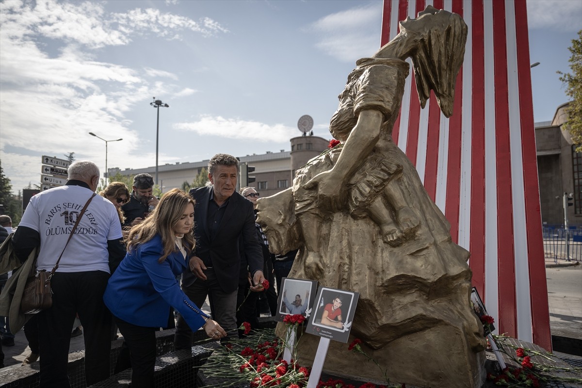 Ankara Garı önünde, 10 Ekim 2015'te terör örgütü DEAŞ mensubu iki canlı bombanın gerçekleştirdiği...