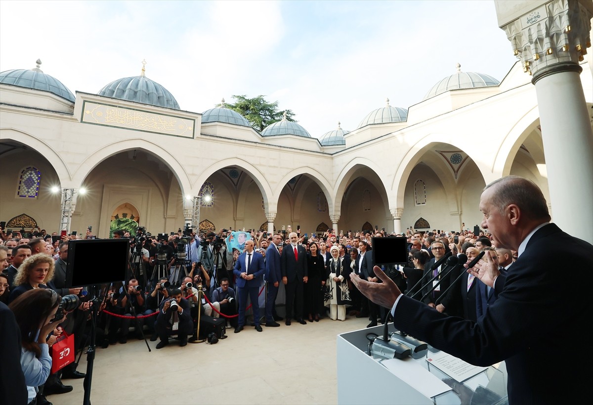 Cumhurbaşkanı Recep Tayyip Erdoğan ve Arnavutluk Başbakanı Edi Rama, Arnavutluk'un başkenti...