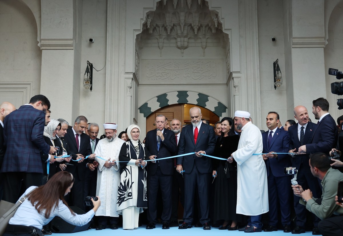 Cumhurbaşkanı Recep Tayyip Erdoğan ve Arnavutluk Başbakanı Edi Rama, Arnavutluk'un başkenti...