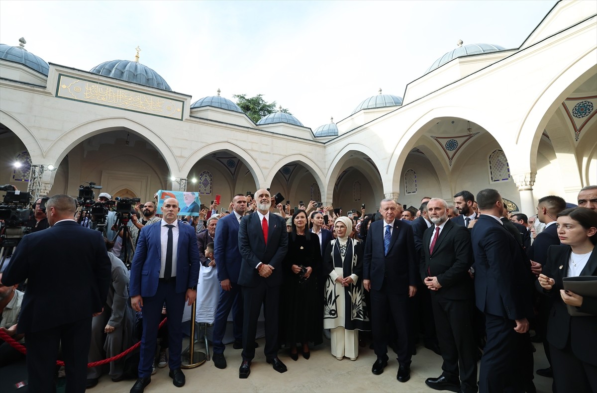 Cumhurbaşkanı Recep Tayyip Erdoğan ve Arnavutluk Başbakanı Edi Rama, Arnavutluk'un başkenti...