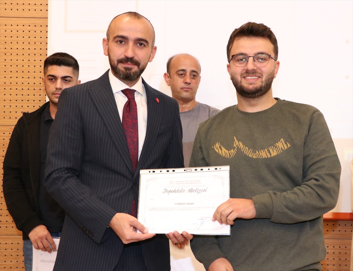 Erzurum'da, 112 Acil Sağlık ekiplerine öfke kontrolü ve stres yönetimi ile iş sağlığı ve güvenliği...