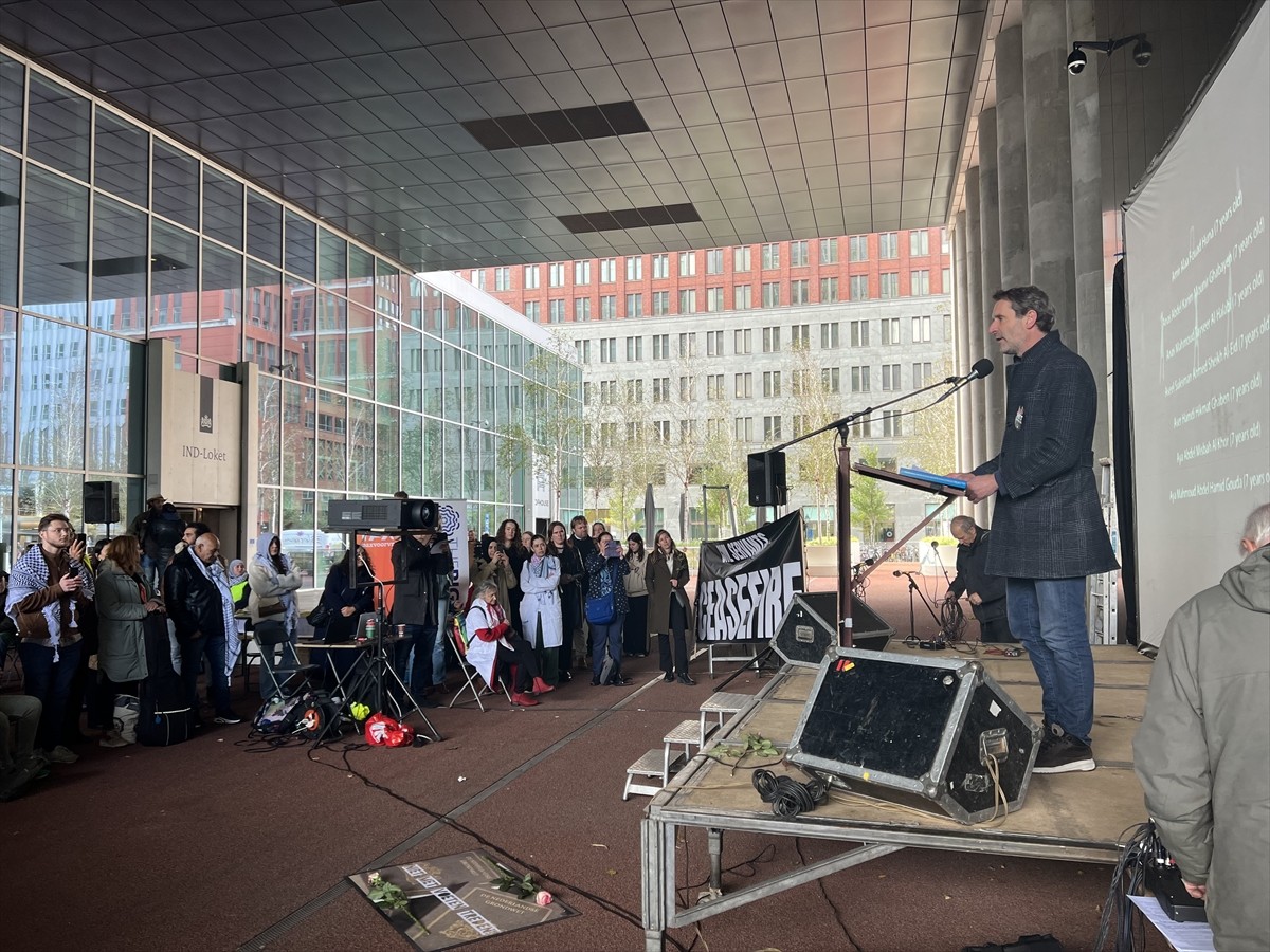 Gazze'deki soykırımı ve Hollanda hükümetinin İsrail'e destek politikasını 1 yıldır protesto eden...