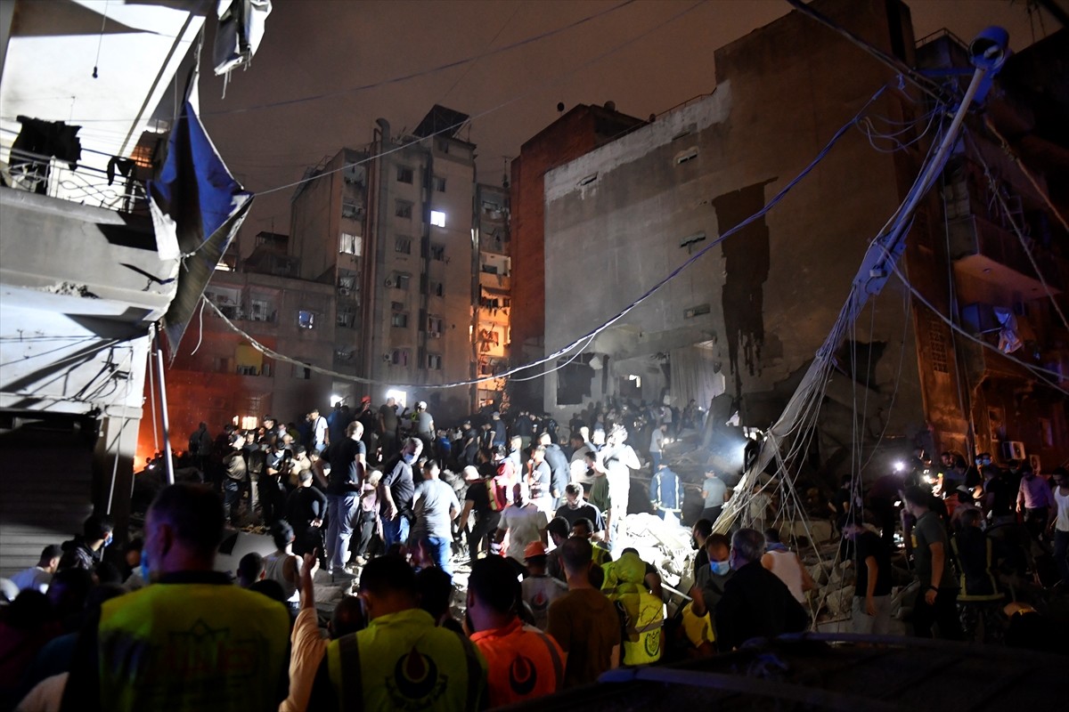 İsrail ordusu, Lübnan'ın başkenti Beyrut'un Nowayri bölgesine hava saldırısı düzenledi. Saldırıda...