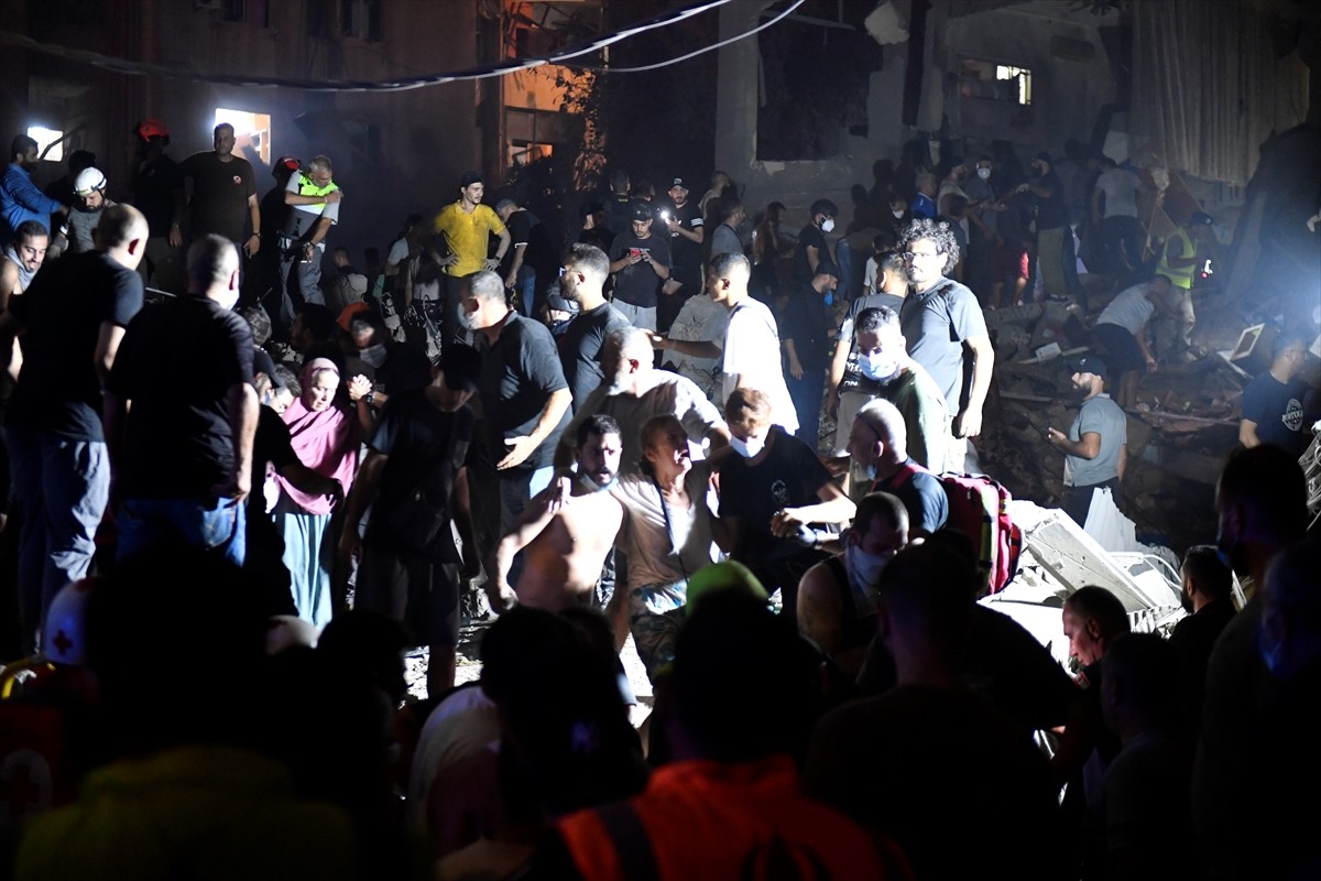 İsrail ordusu, Lübnan'ın başkenti Beyrut'un Nowayri bölgesine hava saldırısı düzenledi. Saldırıda...