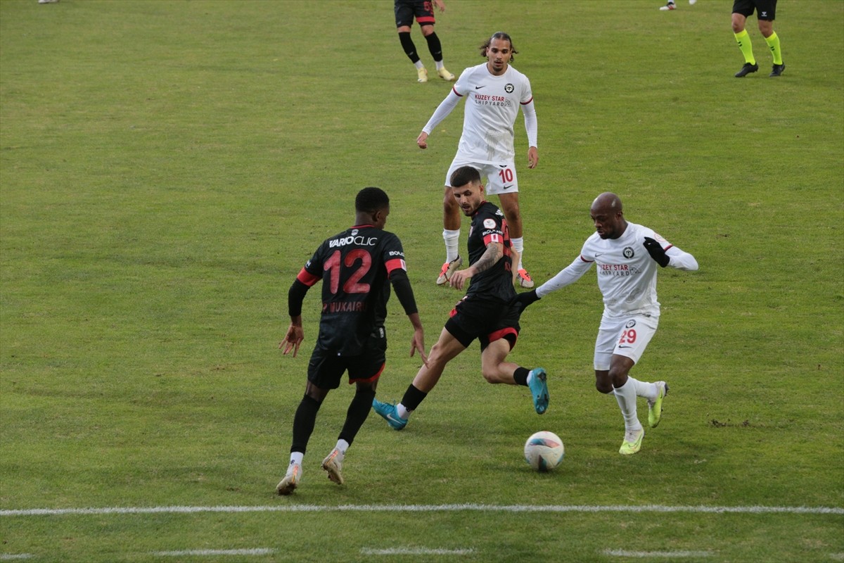 Trendyol 1. Lig'in 9. haftasında Boluspor ile Ahlatcı Çorum FK, Bolu Atatürk Stadyumunda...