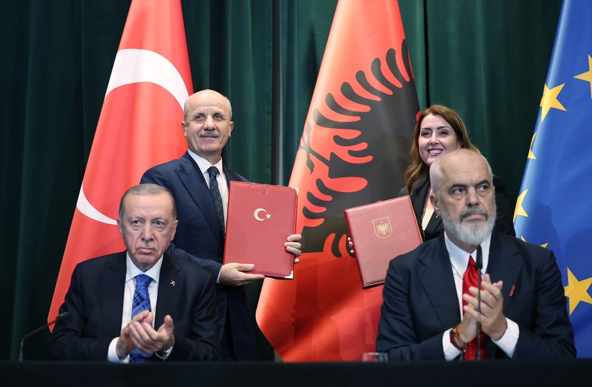 Türkiye ile Arnavutluk arasında işbirliği, iletişim, eğitim ve tarım alanında 4 anlaşmaya imza...