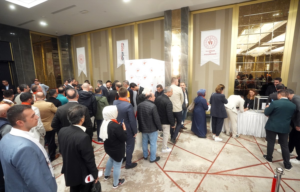 Türkiye Tekvando Federasyonu 6. olağan genel kurulu 300 delegenin katılımıyla Crowne Plaza'da...