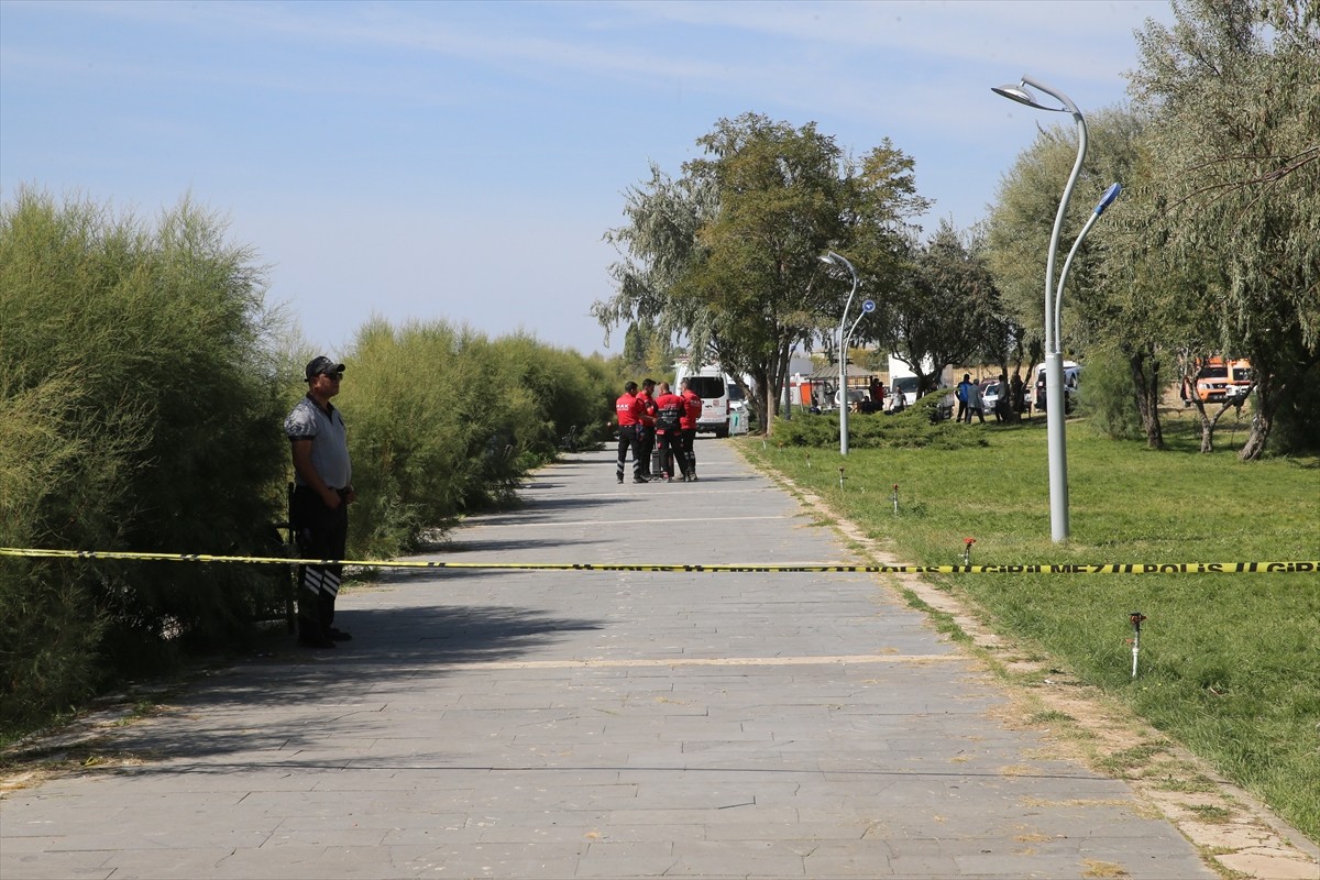 Van'da, kaybolan 21 yaşındaki üniversite öğrencisi Rojin Kabaiş'i arama çalışmaları 13'üncü...