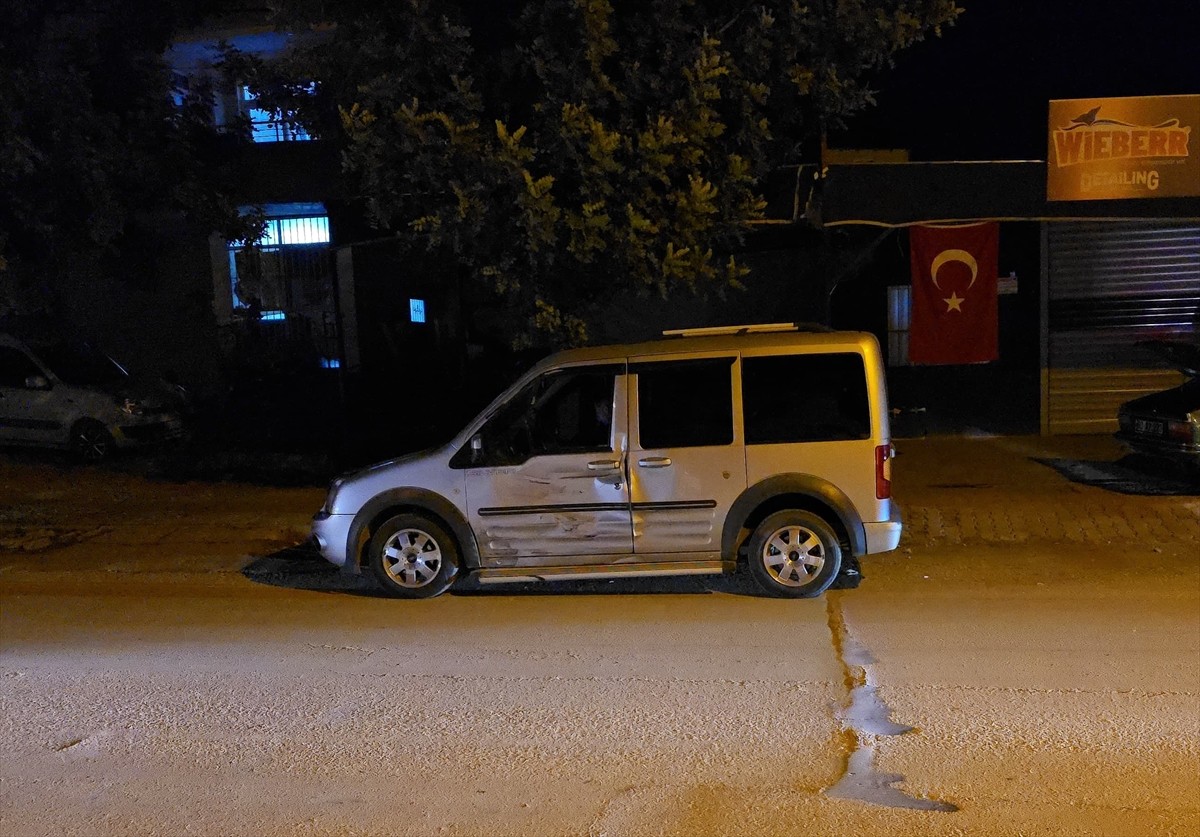 Adana'nın Kozan ilçesinde motosiklet ile hafif ticari aracın çarpışması sonucu 2 kişi...