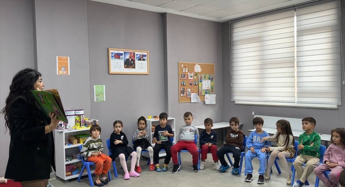 Antalya'da anaokulu öğretmeni ve müdürü Fatma Süter (fotoğrafta), hazırladığı 6 Şubat depremlerini...