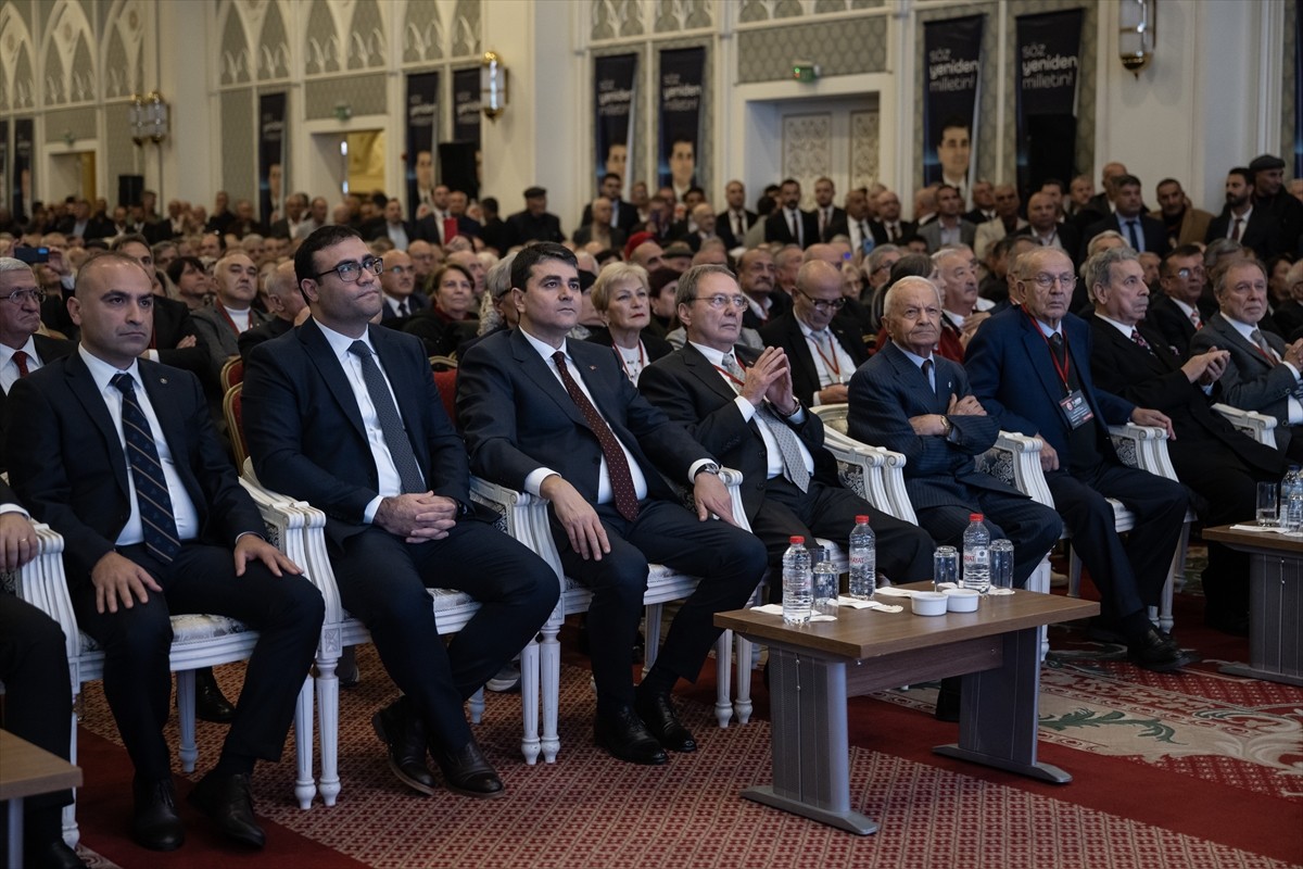 Demokrat Partinin 15. Olağan Büyük Kongresi, "Söz yeniden milletin" sloganıyla Ankara'da bir...